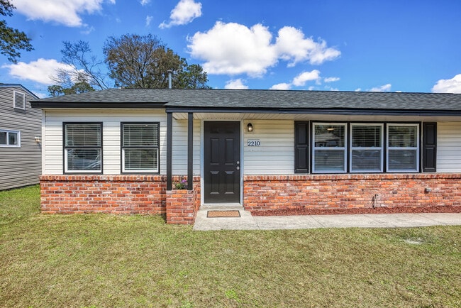 Photo - 2210 N Fernwood Dr