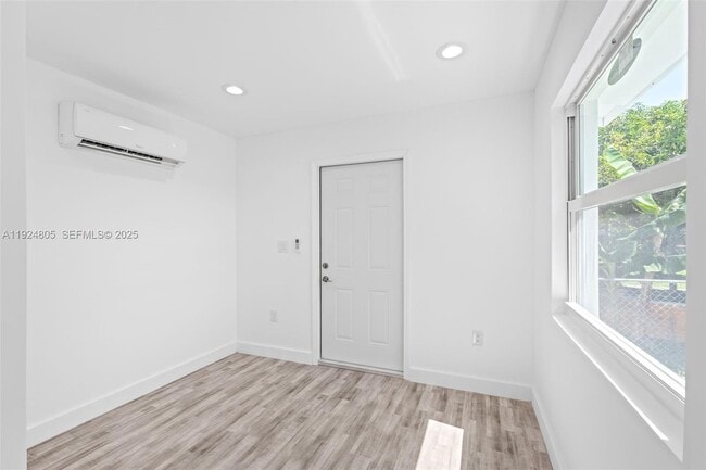 Photo - 2847 Polk St Unit 3