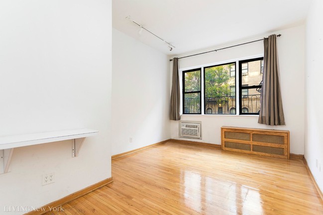 Photo - Bright, Over-Sized Upper East Studio Unit 7B