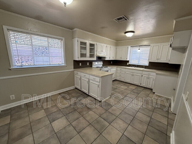 Photo - 1127 E 53rd Pl