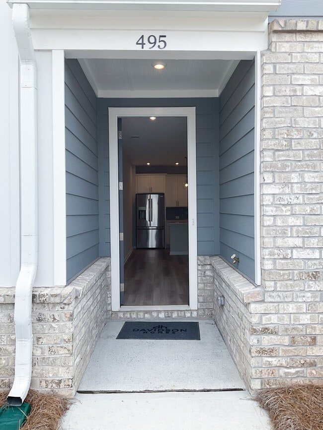 Photo - 495 Crown Dr