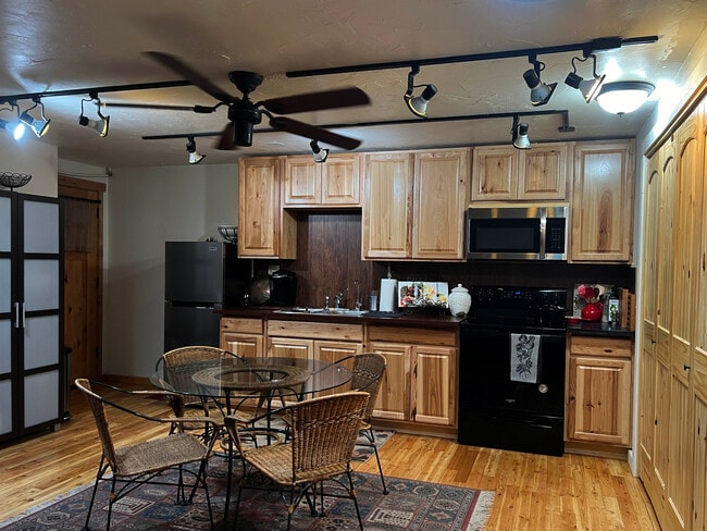 Building Photo - 3575 N Brookside Ln Unit #A Rental