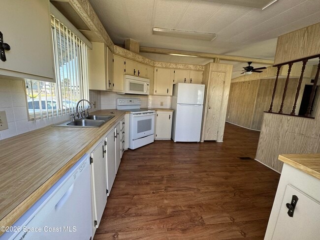 Photo - 1894 Coco Plum St NE