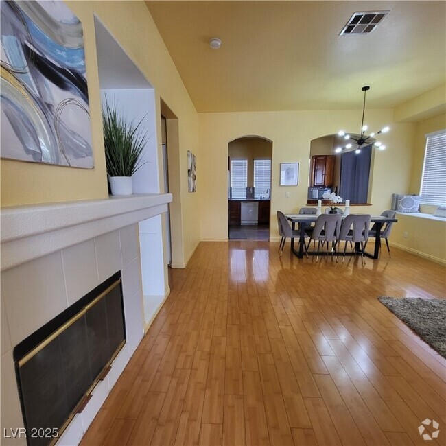Building Photo - 7856 Bonaventure Dr Rental