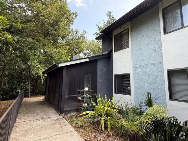 Building Photo - Soaring Ceilings, 2 bedrooms w/a loft