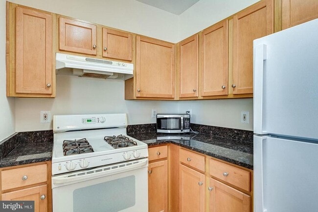 Building Photo - 5115 Travis Edward Way Unit G