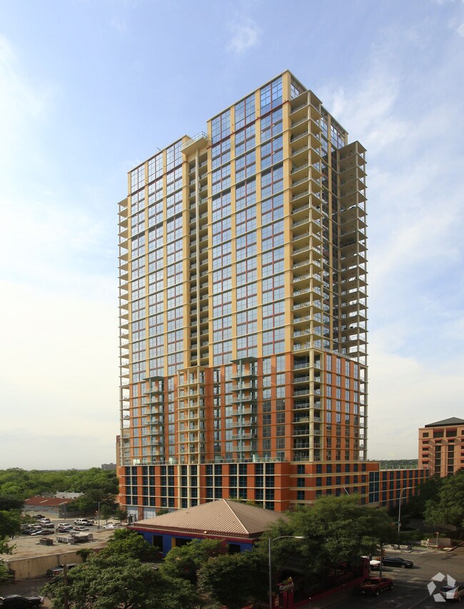 Primary Photo - Four Seasons Residences Austin