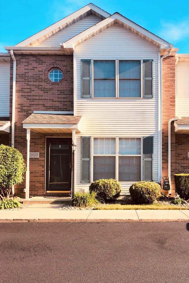 Photo - 1819 Chestnut Ln Townhome