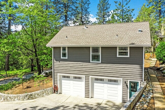 Photo - 612 Chief Kelly Dr