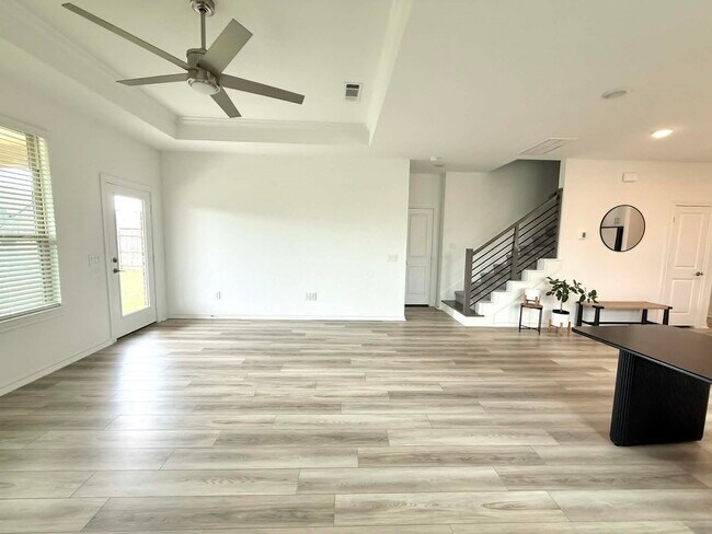 Photo - 1301 Tan Gable Ln