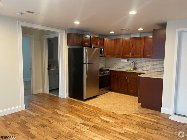 Building Photo - 271 Main St Rental