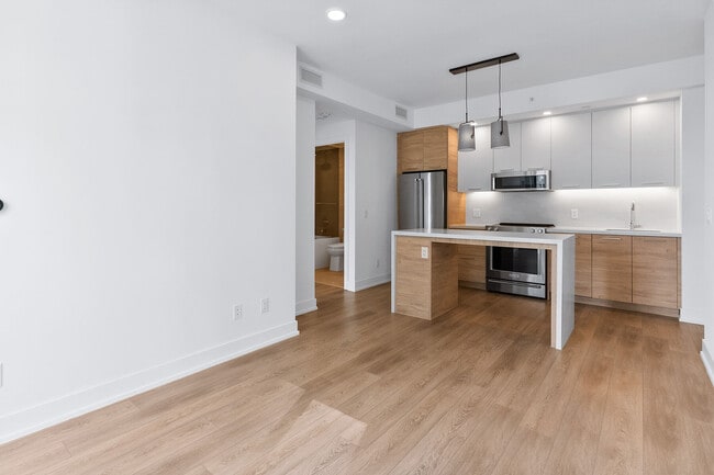 Photo - 200 Redpath Ave