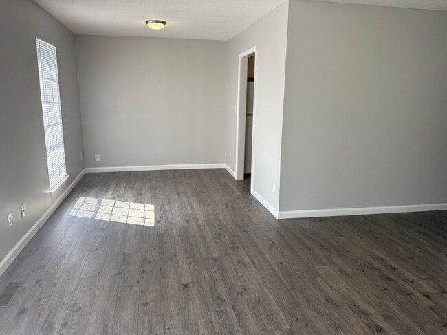 Photo - 1068 Wallace Rd Unidad B7