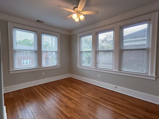 Photo - 505 E 51st St Unit Apt B (Upper)