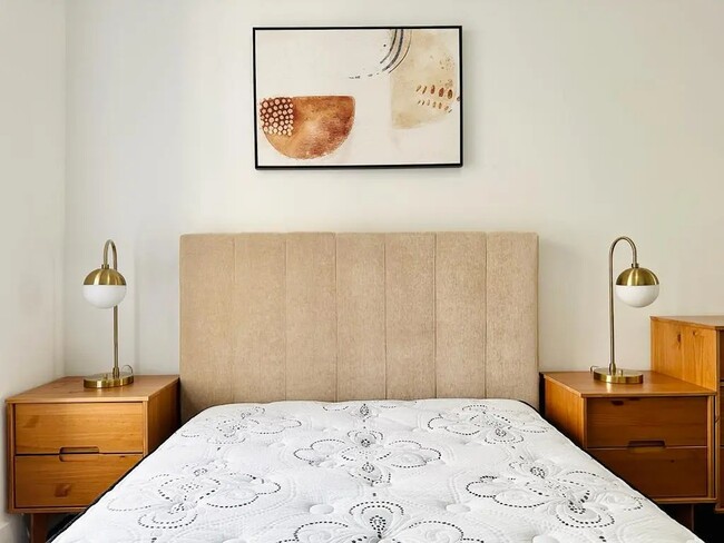 Photo - Furnished room/NOT APARTMENT Unit 3FL