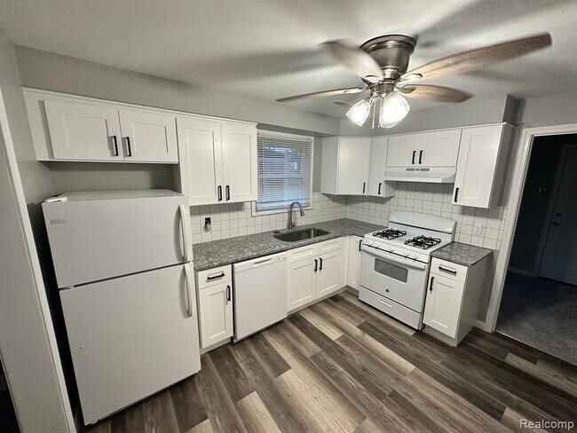 Photo - 20731 Ontaga St