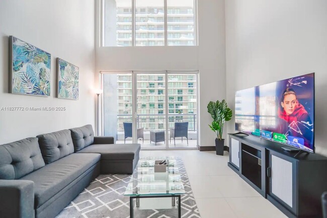Building Photo - 60 SW 13th St Unit 3814 Rental