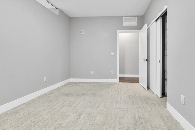 Photo - $1,695 - 1 Bed, 1 Bath Condo with In Unit Laundry in Secured Building! Unidad #306