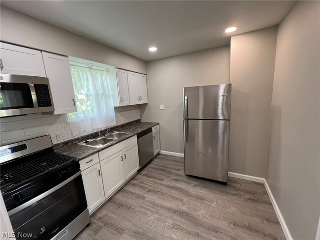 Photo - 784 Rosamond Ave