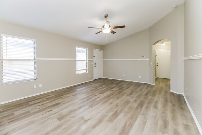 Photo - 525 S St Claire