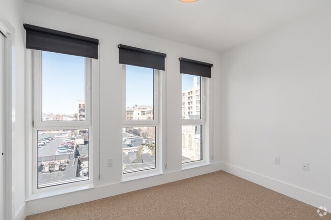 2BR, 2BA - 897SF - Bedroom