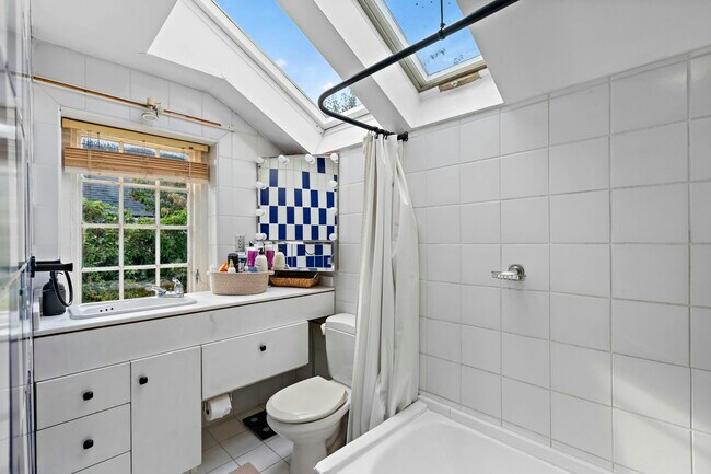 Photo - 304 N Alfred St