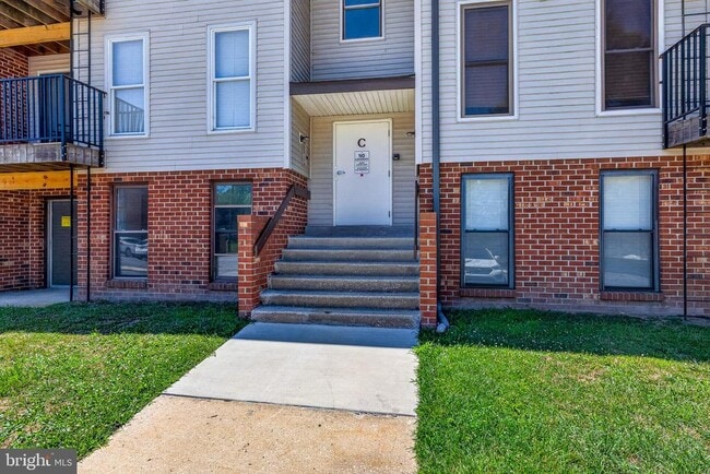 Building Photo - 1001 White Oak Rd