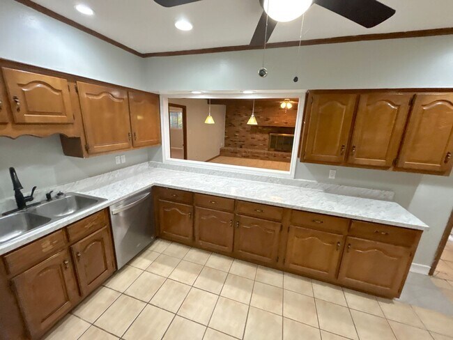 Photo - 5366 Brantford Ave