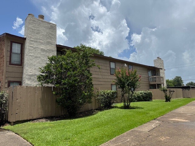 Building Photo - 9101 Country Creek St Unit 407 Rental
