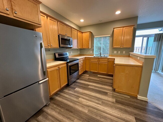 Photo - 1573 NW Challis Pl