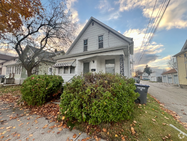 Building Photo - 614 N 13th St Rental