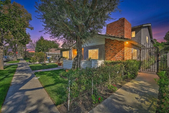 Building Photo - 338 Orizaba Ave Unit 2