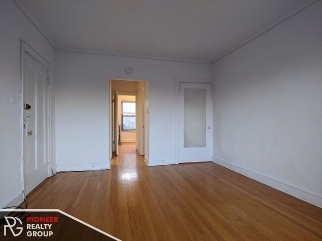 4602 N Winchester Ave Unit 2E
