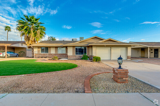 Building Photo - FULLY REMODELED 4 BEDROOM, 2 BATH HOME - M...