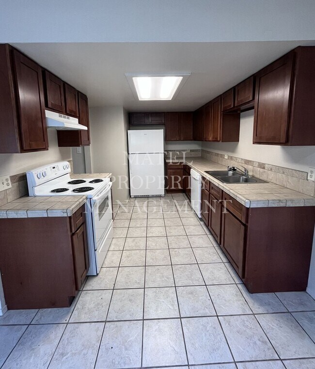 Photo - COLO370 Unit 1