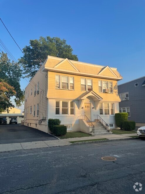 Building Photo - 14 Nelson Plz Unit 2R Rental
