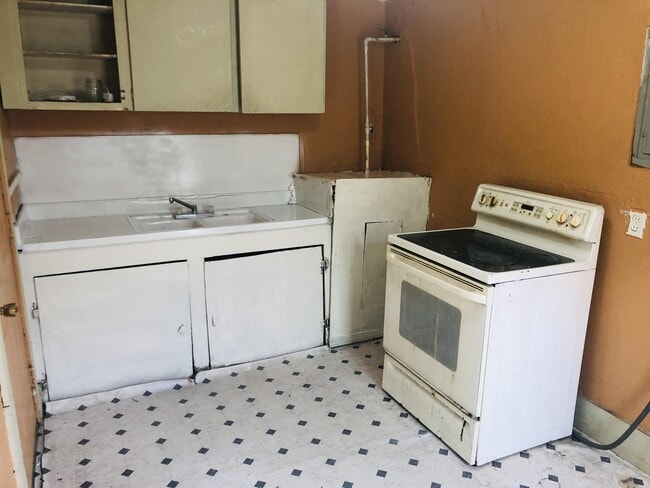 Photo - 2551 Calvin St