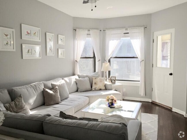 Building Photo - 2 bedroom in Chicago IL 60657 Unit 2 Rental