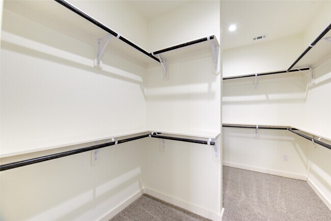 Building Photo - 2930 El Fenice Ln