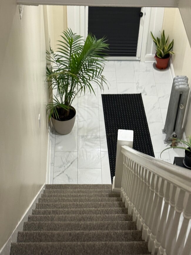 Building Photo - 139 S 12th Ave