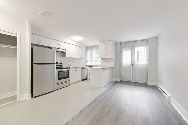 Building Photo - Bloor Yonge Tower Unit 00101