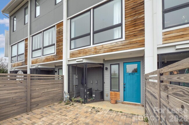 Photo - 2737 Shenandoah Ave