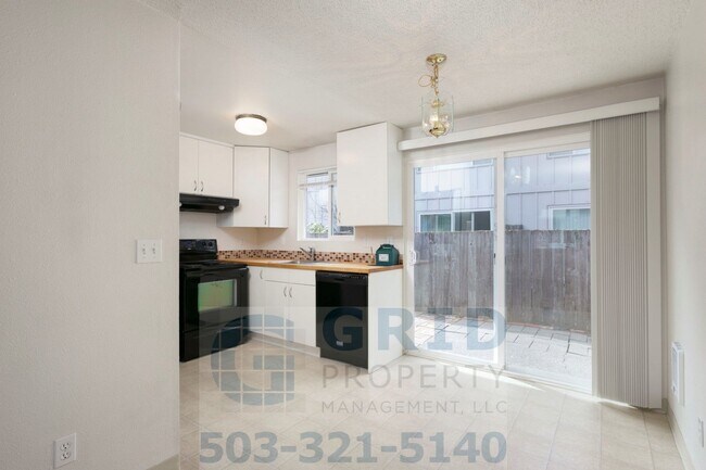 Photo - 2 Bedroom Apartment Available w/ Private Yard Space! Unit 7041