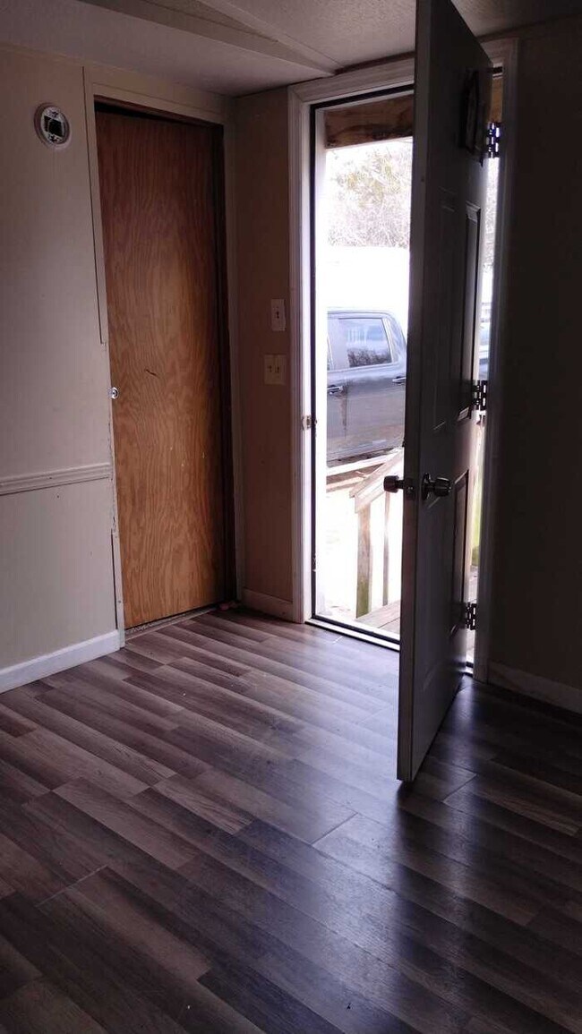 Photo - For sale ONLY** 1995 Fleetwood mobile home...