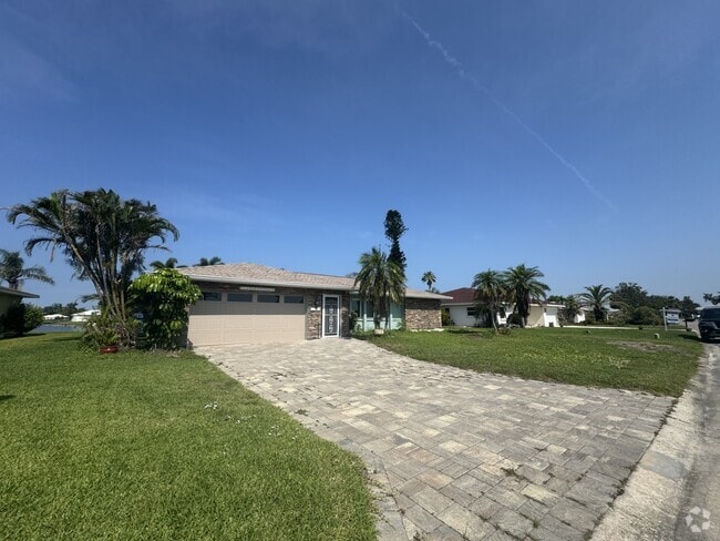 Building Photo - 1725 N Gondola Ct Rental