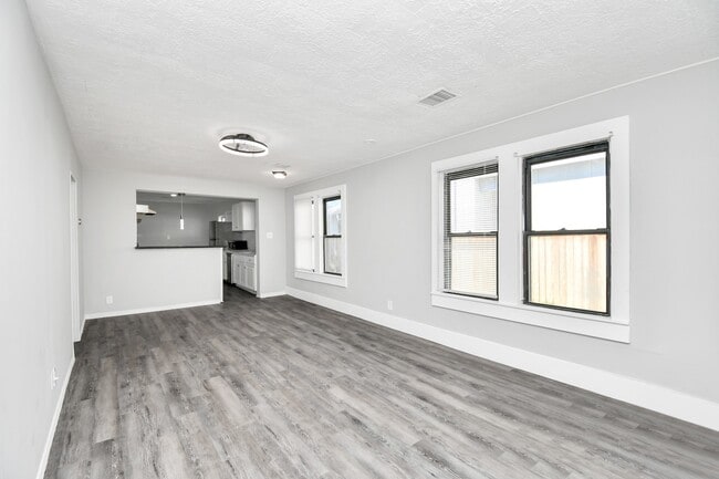 Photo - 1507 Laird St