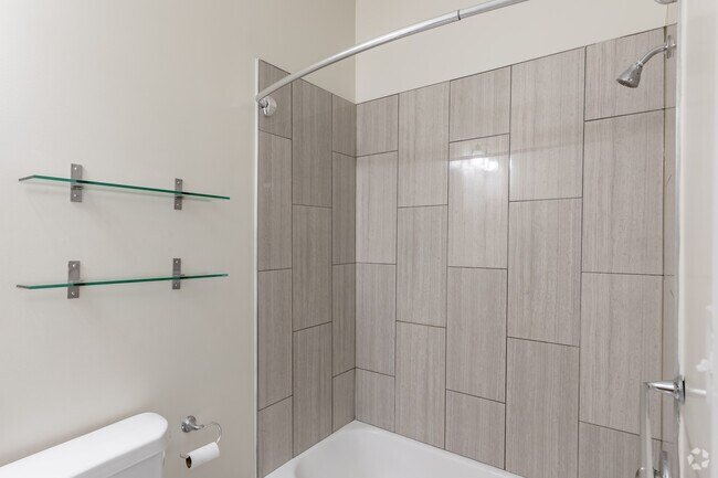 0HAB, 1BA - 617SF - 1618 Bank