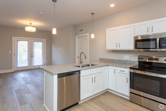 2BR, 2BA - 1,005 SF - Kitchen