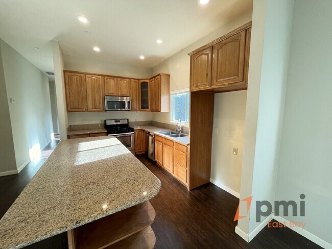 Photo - 4br / 2ba Home with Modern Comforts and Pr...