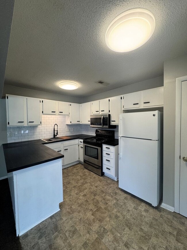 Photo - Move In Special: 1/2 Off 1st Month's Rent!! Unit C